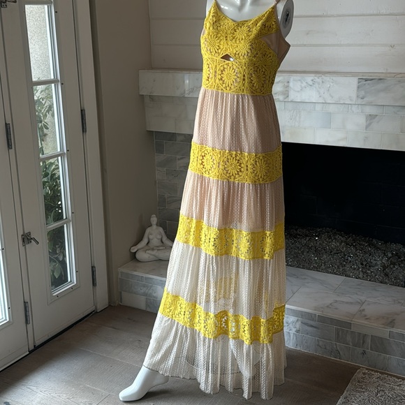 Foxiedox Mia Two-Tone Yellow & Ecru Lacey Crochet Detail Maxi Dress Size Large - Picture 7 of 15